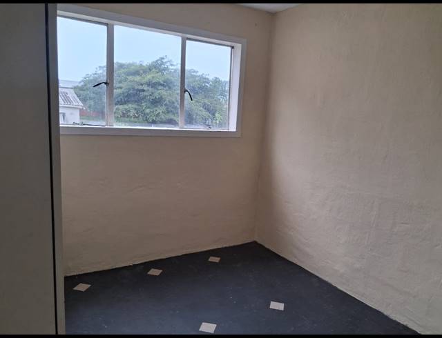 2 BEDROOM FLAT TO LET IN AUSTERVILLE
